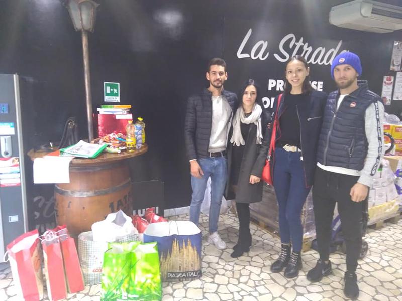 Romanii din Italia trimit ajutoare pentru copiii nevoiasi, Foto: Miruna Cajvaneanu / Hotnews.ro