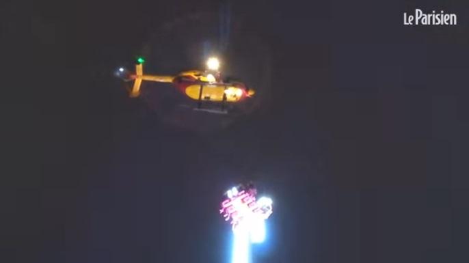 Salvatorii au folosit si un elicopter pentru a-i aduce la sol, Foto: Captura YouTube