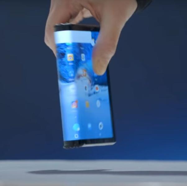 Telefonul pliabil Royole, Foto: The Verge