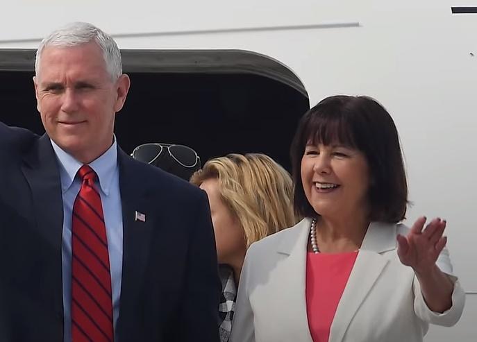 Mike Pence si Karen Pance, Foto: Captura YouTube