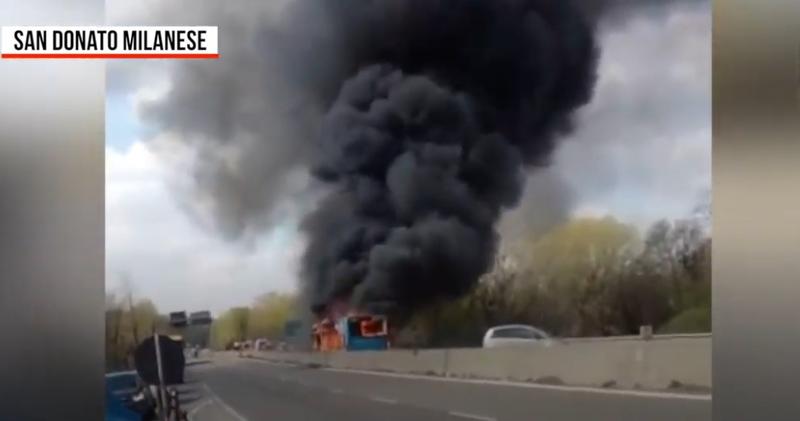 Autobuz scolar incendiat in Italia, Foto: Captura YouTube