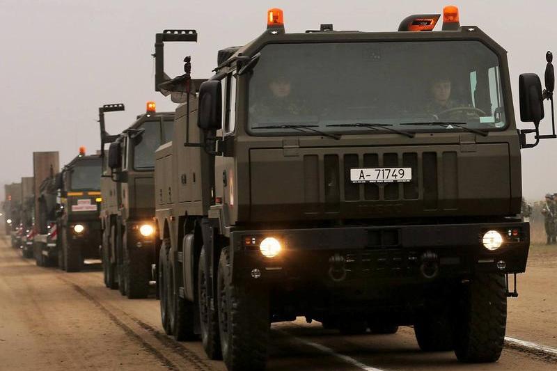 Camioane militare IVECO, Foto: MApN