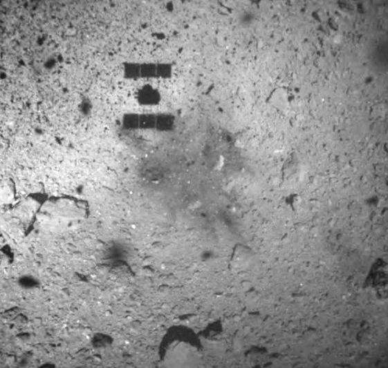 Imagine capturata dupa aterizarea pe asteroid, Foto: JAXA