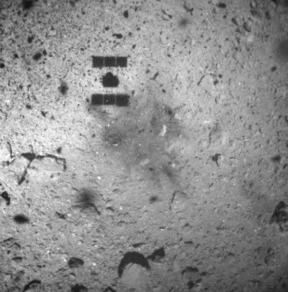 Imagine capturata dupa aterizarea pe asteroid, Foto: JAXA