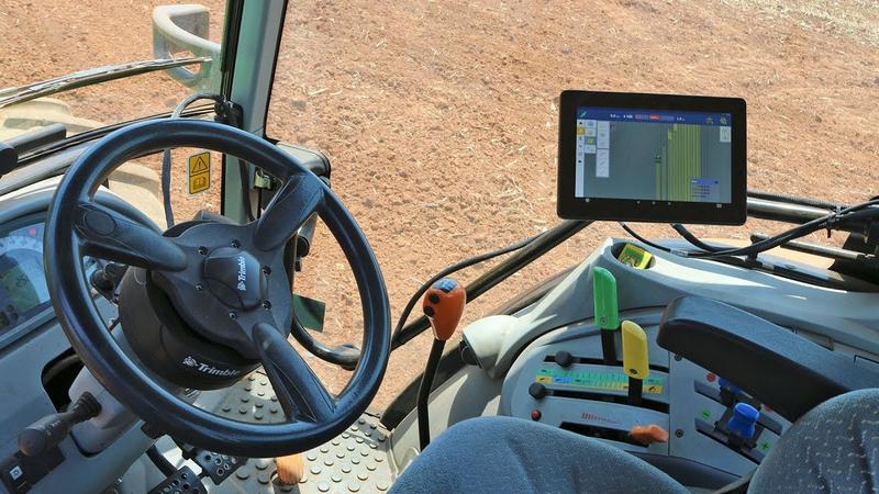 Tractor cu ghidare automată, Foto: Vantage Romania