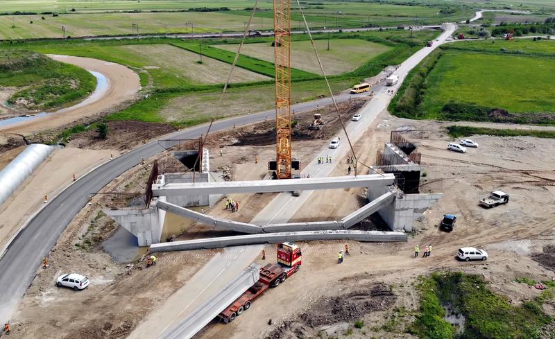Grinzi prabusite pe lotul doi al autostrazii A10 Sebes - Turda, Foto: Captura YouTube