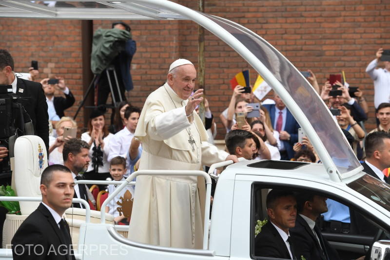 Papa Francisc în Papamobil, Foto: AGERPRES