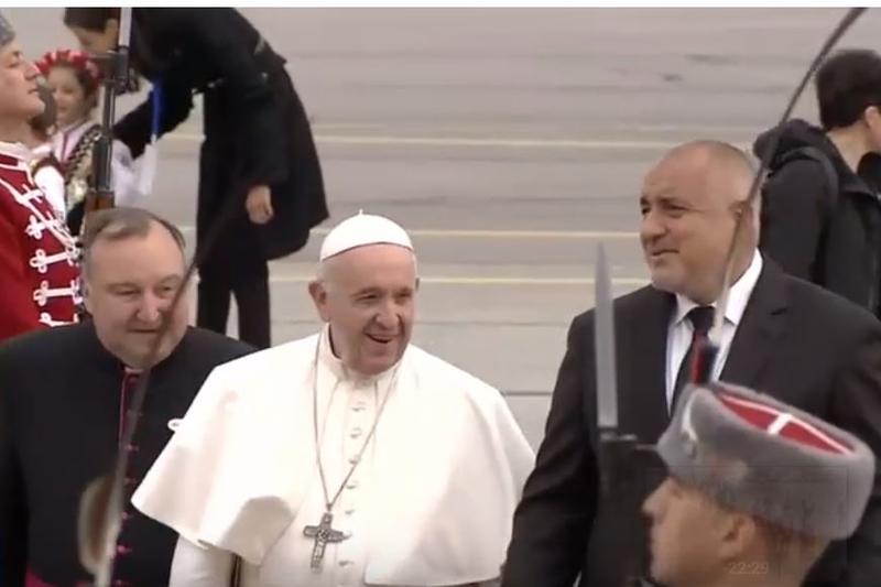 Papa Francisc, la sosirea in Bulgaria, Foto: Captura YouTube