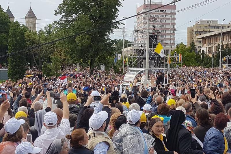 Papa Francisc saluta miile de pelerini la Iasi, Foto: Ziarul de Iasi