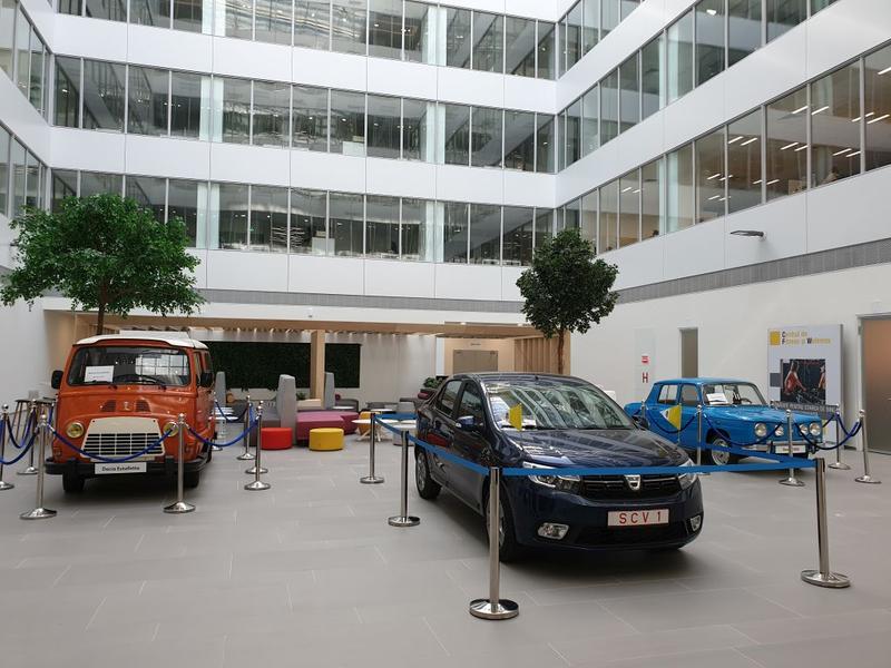 Dacia Estafette, Logan-ul papal si Dacia 1100 expuse la noul sediu Renault, Foto: Hotnews