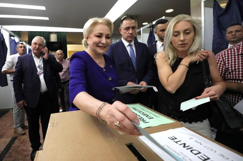 Dancila votand la congresul PSD, Foto: Hotnews