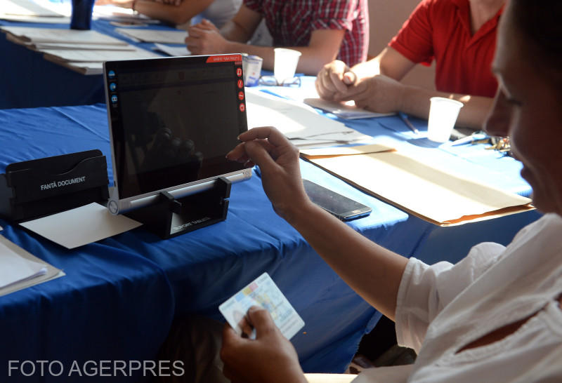 Tableta alegeri, Foto: AGERPRES