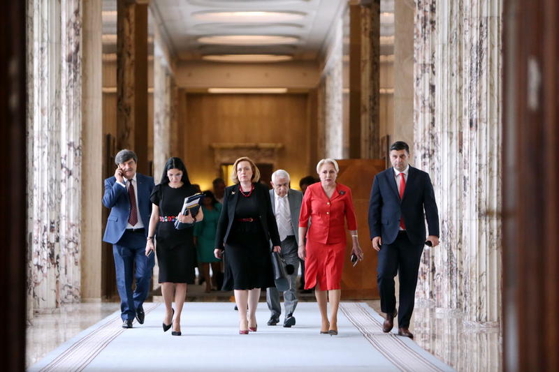 Viorica Dăncilă și Carmen Dan, Foto: Guvernul Romaniei
