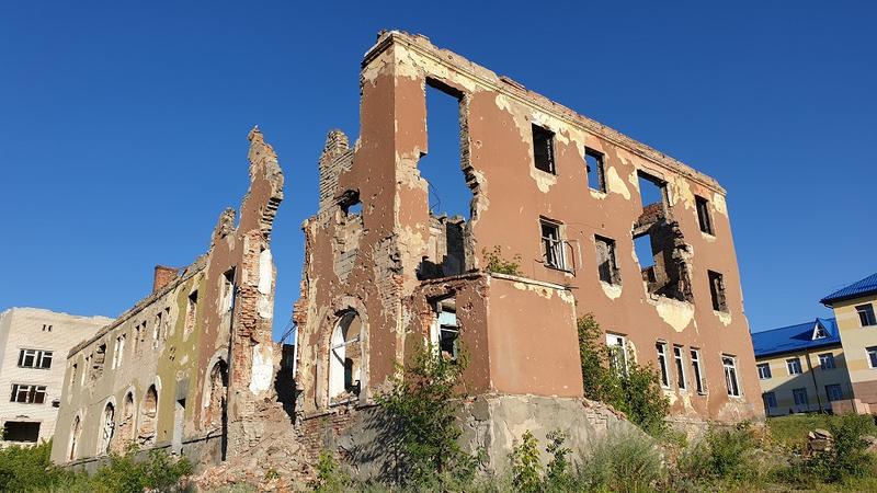 Cladire bombardata in zona Slaviansk, Foto: Vlad Barza / HotNews.ro