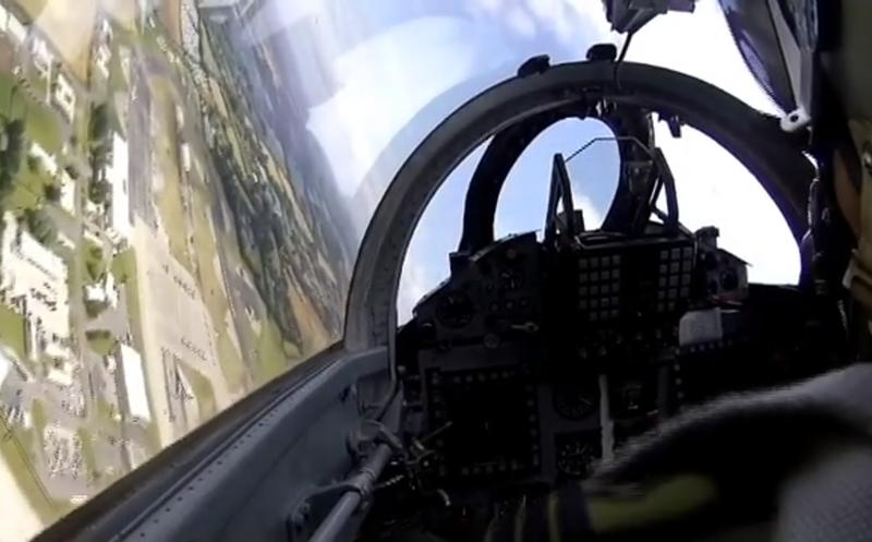 De la mansa unui Mig 21 LanceR, Foto: Captura Facebook