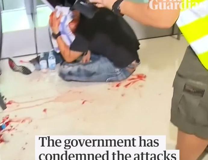 Manifestanti atacati in Hong Kong, Foto: Captura YouTube