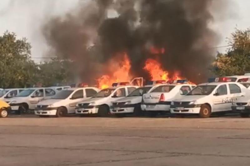 Masini de politie in flacari, Foto: Captura YouTube
