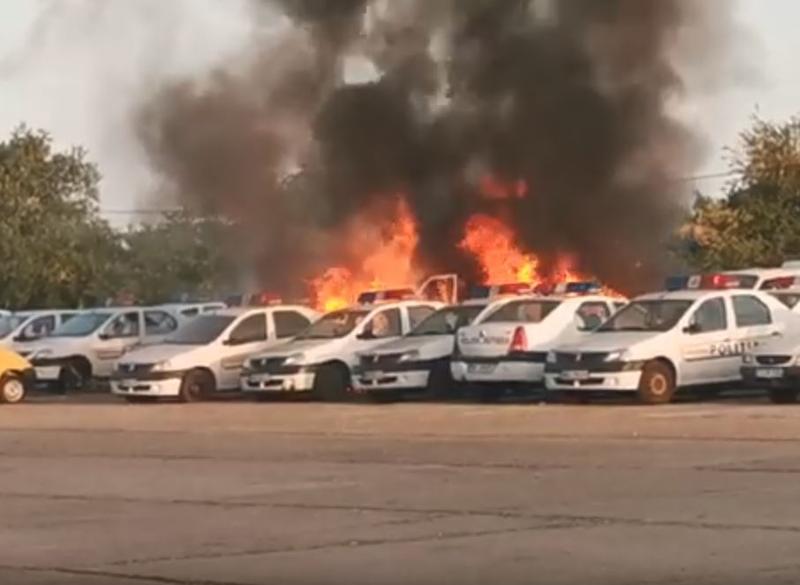 Masini de politie in flacari, Foto: Captura YouTube