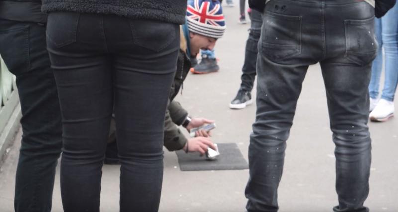 Alba-neagra la doi pasi de Parlamentul Britanic, Foto: Captura YouTube