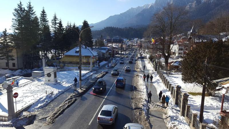 Trafic intens pe Valea Prahovei. Coloană de mașini de 7 kilometri la Comarnic