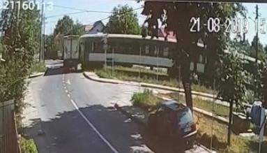 momentul in care trenul loveste camionul, Foto: Captura video