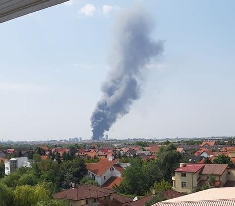 Incendiu in nordul Capitalei, Foto: cititor HotNews