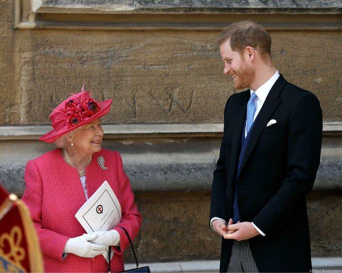 Regina si printul Harry (sursa foto-The Royal Family), Foto: Hotnews