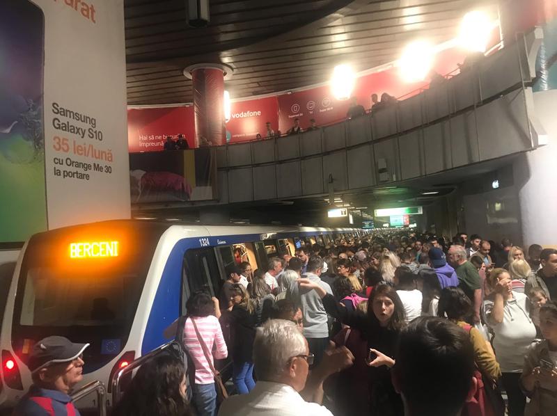 Aglomeratie la metrou, Foto: Hotnews