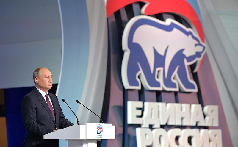 Vladimir Putin si sigla Rusiei Unite, Foto: kremlin.ru