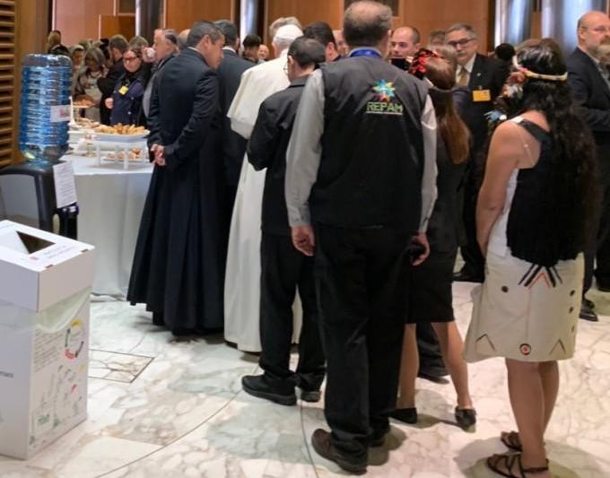 Papa, la coada (stirile protv), Foto: Hotnews