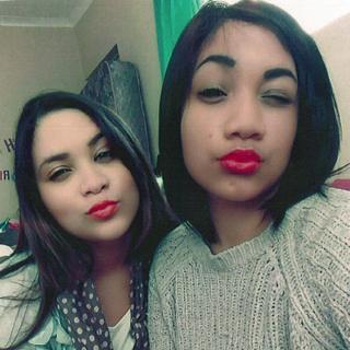 Un alt selfie al tinerelor, dupa cativa ani de la aflarea adevarului (twitter), Foto: Hotnews