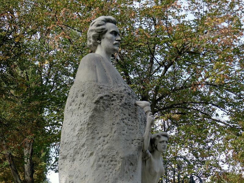 Statuia lui Mihai Eminescu din parcul Mihai Eminescu, Foto: Hotnews