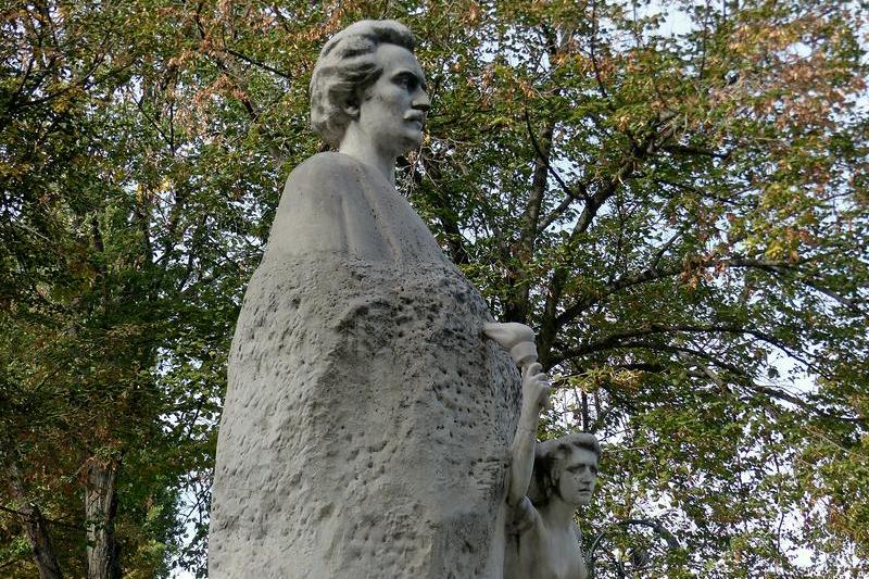 Statuia lui Mihai Eminescu din parcul Mihai Eminescu, Foto: Hotnews