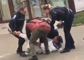politisti ajutati de trecatori, Foto: captura video