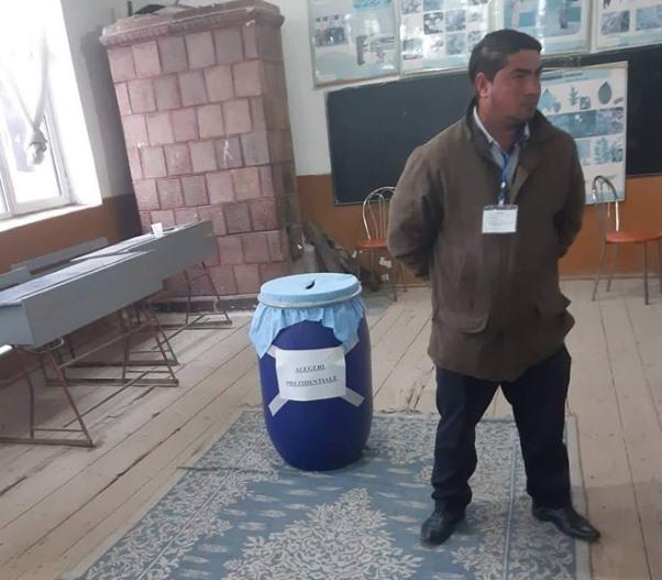 butoi pe post de urna, Foto: Captura Facebook