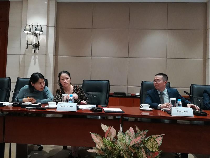 Catherine Chen, senior vicepresedinte al Huawei, si George Zhang, seful Huawei Romania, Foto: Hotnews