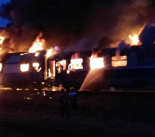 Tren in flacari, Foto: CFR Infrastructura