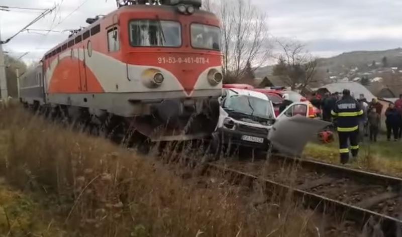 Masina lovita de tren, Foto: Captura Facebook