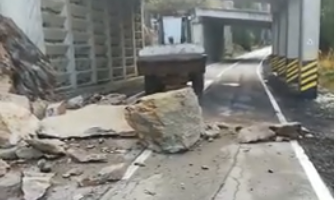 Bucati de stanca pe Transfagarasan, Foto: Captura video