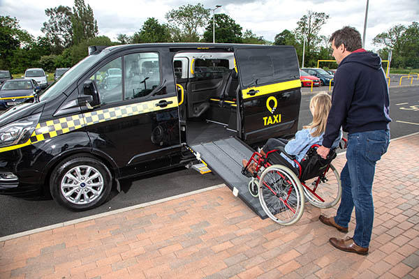 Taxi pentru persoane cu dizabilitati in UK, Foto: flexi-cab.co.uk