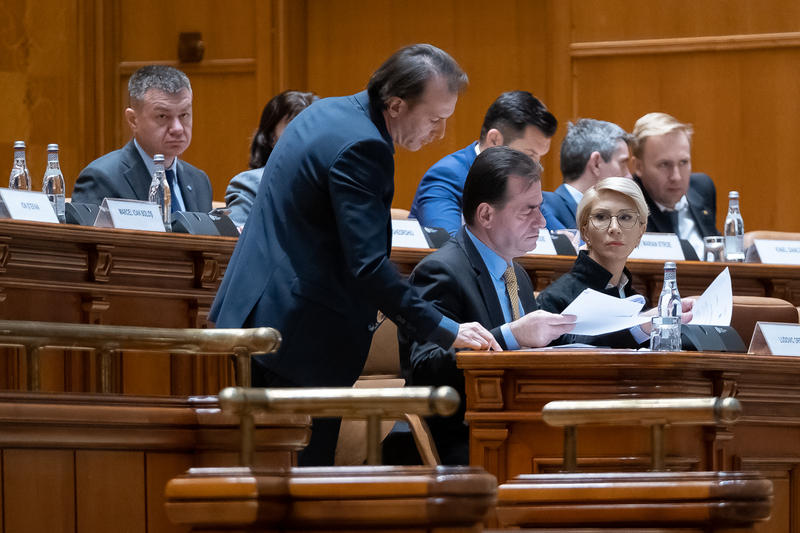 Orban, Turcan și Cîțu, în Parlament, Foto: Guvernul Romaniei