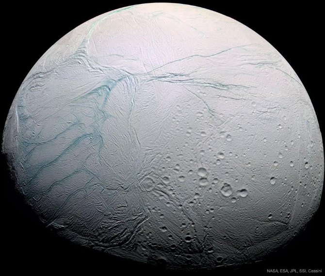Enceladus, „luna” lui Saturn, Foto: Hotnews