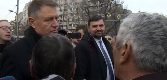 Iohannis si barbat, Foto: Captura video