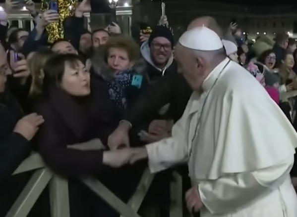 Papa Francisc si femeia, Foto: Captura YouTube