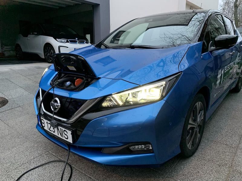 Nissan LEAF si BMW i3, Foto: Adrian Mitrea