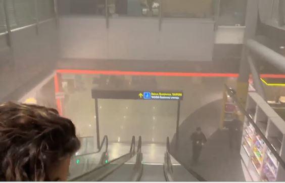 Incendiu la terminalul plecari, Foto: Captura Facebook