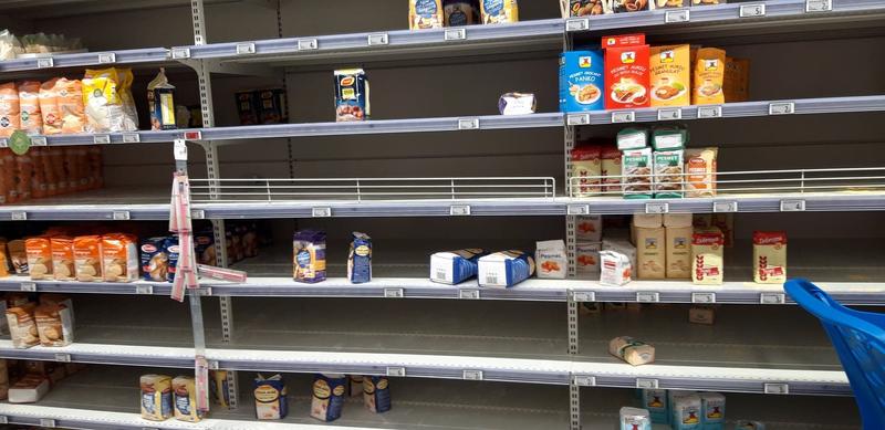 Rafturi in magazine 3, Foto: Hotnews