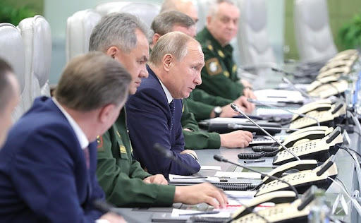 Putin alaturi de generali, Foto: kremlin.ru