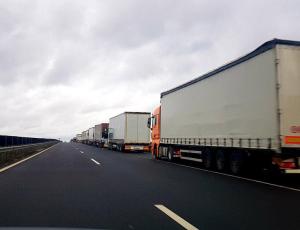 Tiruri asteptand in vama, Foto: HotNews / Claudia Pirvoiu