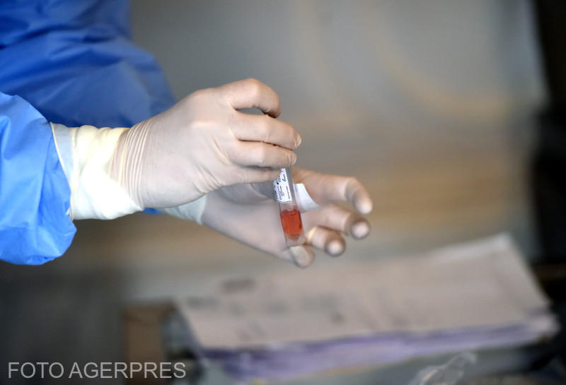 Prelevare probe coronavirus, Foto: Agerpres